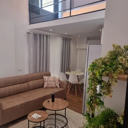 Zahra's Duplex In Τίρανα
