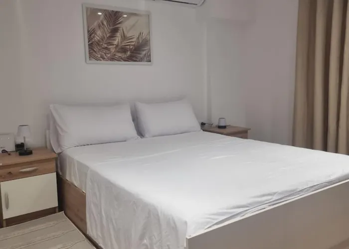 Zahra'S Duplex Apartment In Tirana דירה טיראנה